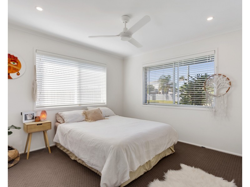 40  Lapoinya Crescent, Warana QLD 4575