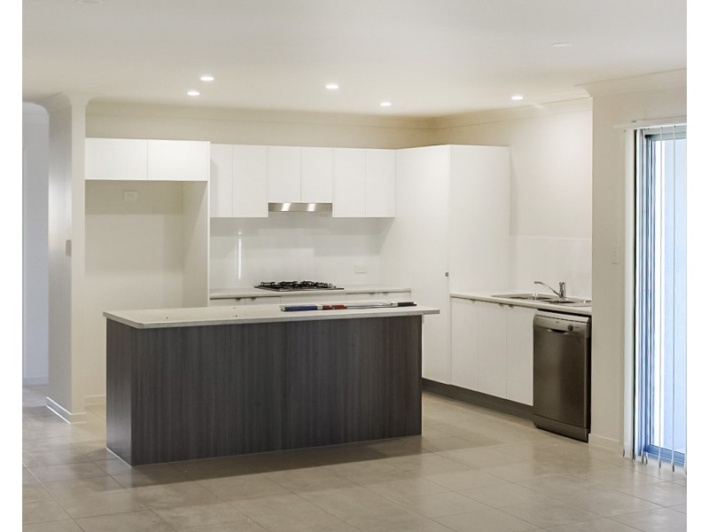 2/6 Henning Crescent, Meridan Plains QLD 4551