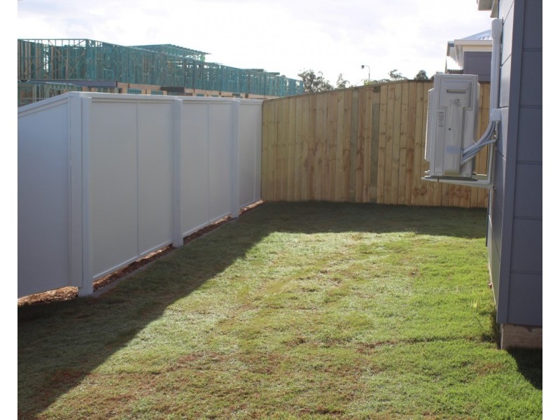 2/6 Henning Crescent, Meridan Plains QLD 4551