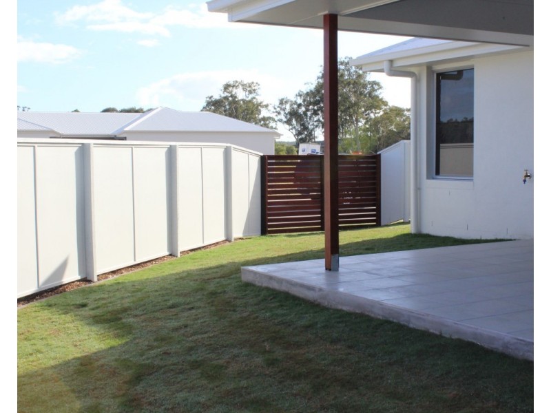 2/6 Henning Crescent, Meridan Plains QLD 4551