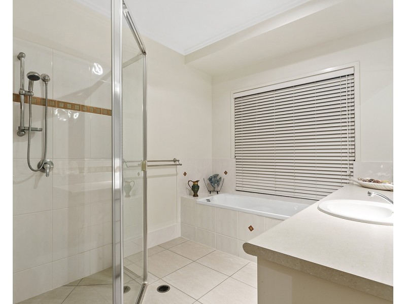 9  Bonaire Court, Parrearra QLD 4575