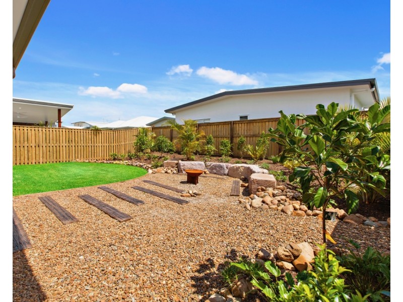 13 Lychee Place, Palmview QLD 4553