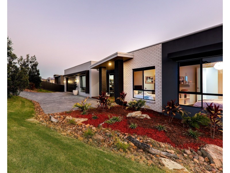 9 Kingfisher Crescent, Palmview QLD 4553