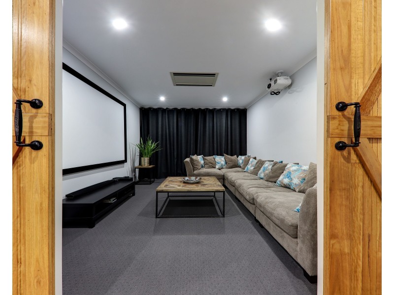 9 Kingfisher Crescent, Palmview QLD 4553