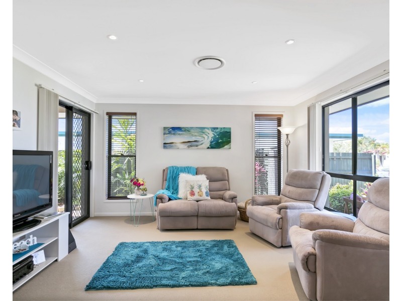 6 Quillback Court, Mountain Creek QLD 4557