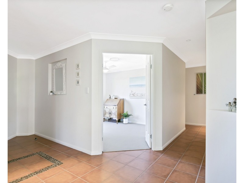 6 Quillback Court, Mountain Creek QLD 4557