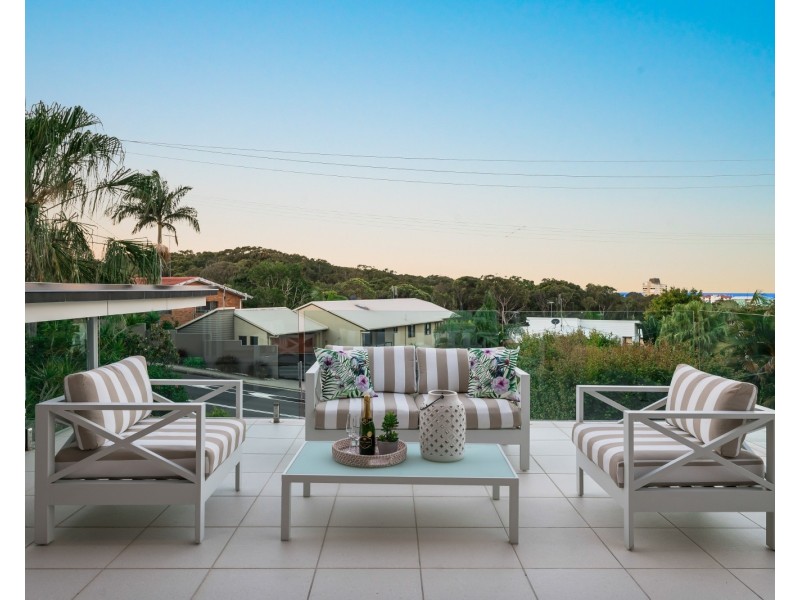 9 Tantula Road East, Alexandra Headland QLD 4572
