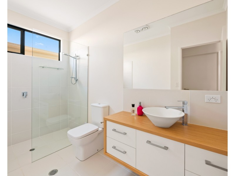 26 Waterway Drive, Birtinya QLD 4575