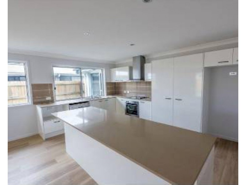 11 Curtis St, Mountain Creek QLD 4557