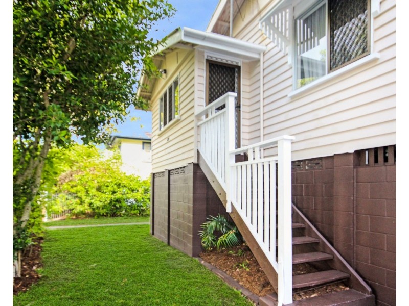 121 Duporth Avenue, Maroochydore QLD 4558