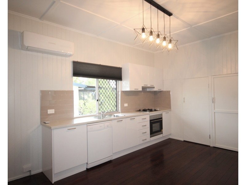 121 Duporth Avenue, Maroochydore QLD 4558