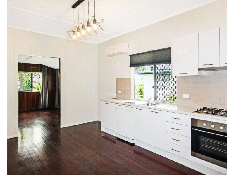 121 Duporth Avenue, Maroochydore QLD 4558