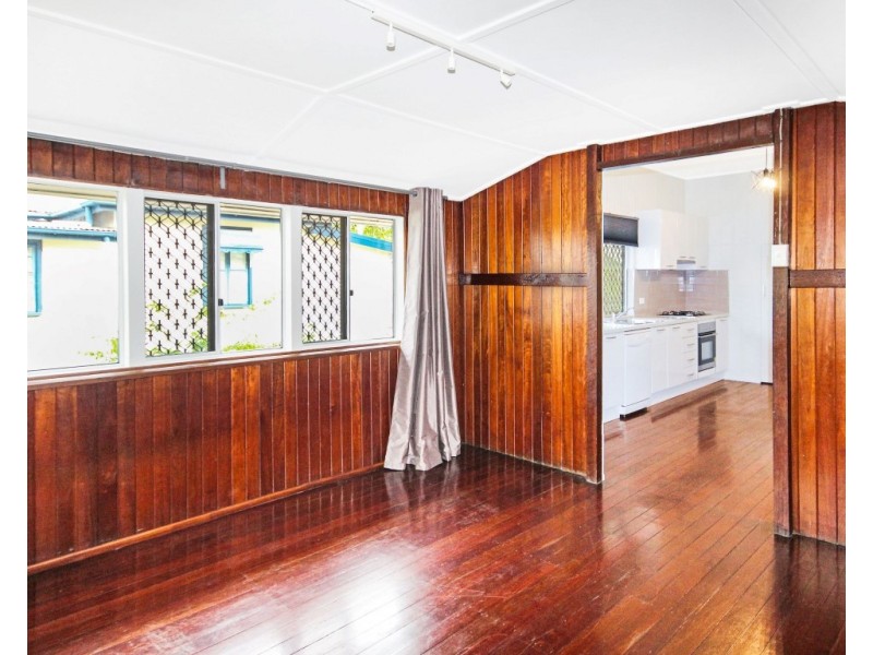 121 Duporth Avenue, Maroochydore QLD 4558