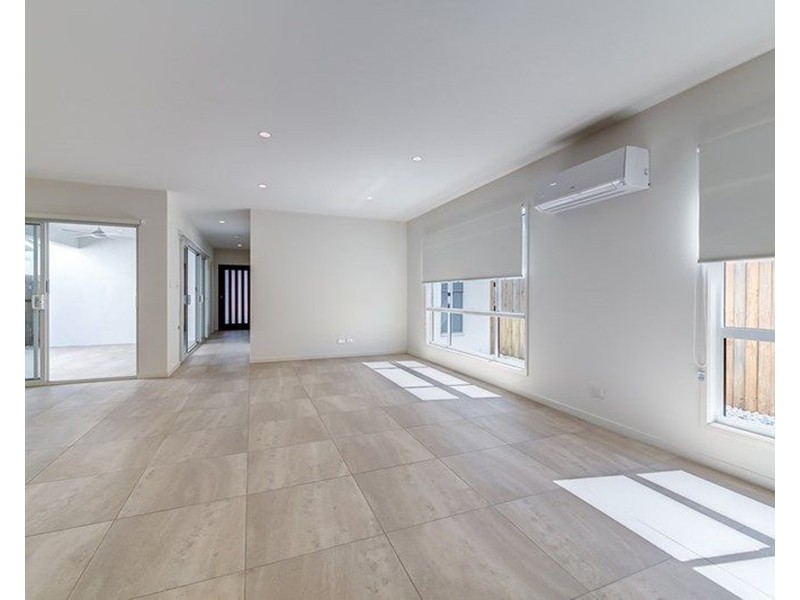 6 MacIntyre Crescent, Pelican Waters QLD 4551