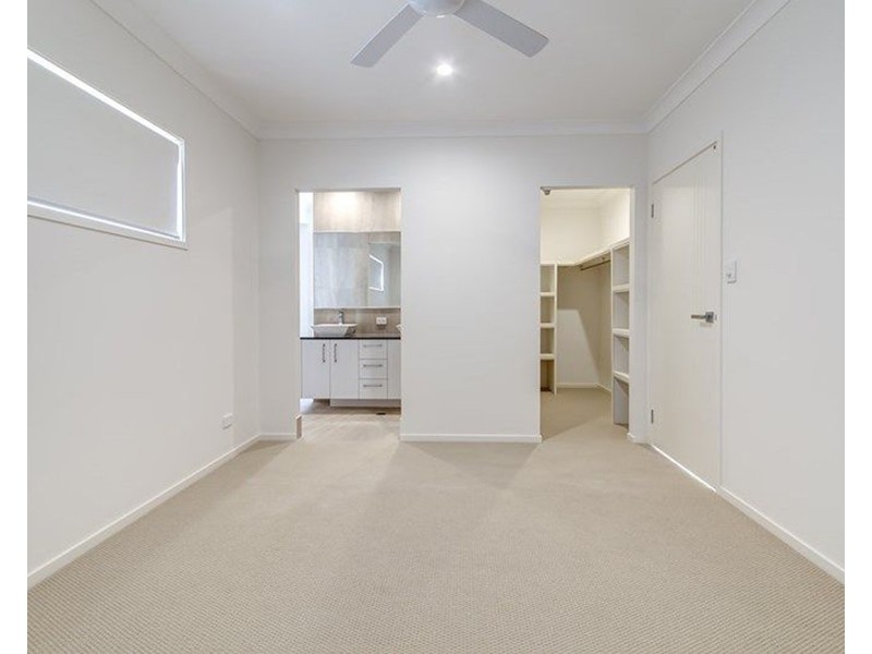 6 MacIntyre Crescent, Pelican Waters QLD 4551