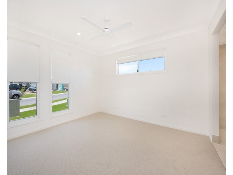 6 MacIntyre Crescent, Pelican Waters QLD 4551