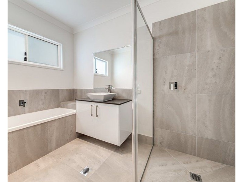 6 MacIntyre Crescent, Pelican Waters QLD 4551