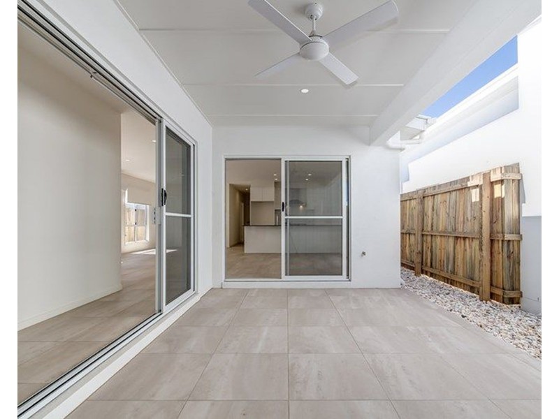 6 MacIntyre Crescent, Pelican Waters QLD 4551