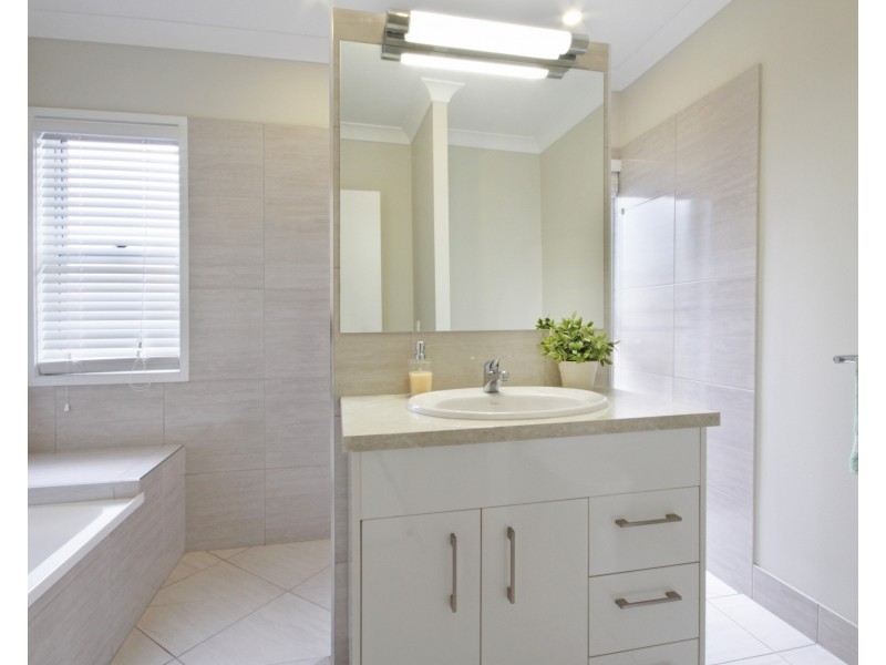 11 Promontory Street, Birtinya QLD 4575