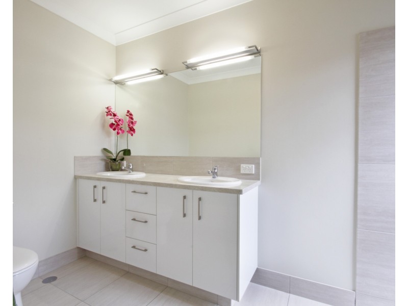 11 Promontory Street, Birtinya QLD 4575