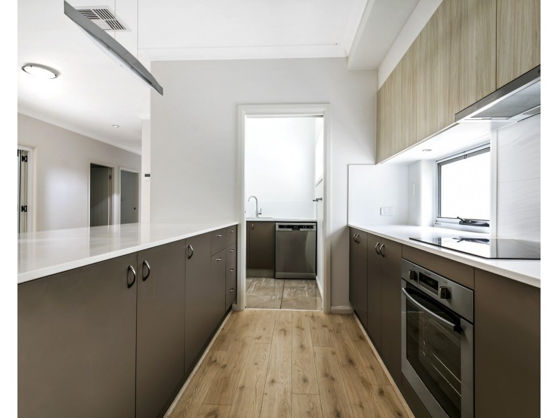 1/73 Memorial Avenue, Maroochydore QLD 4558