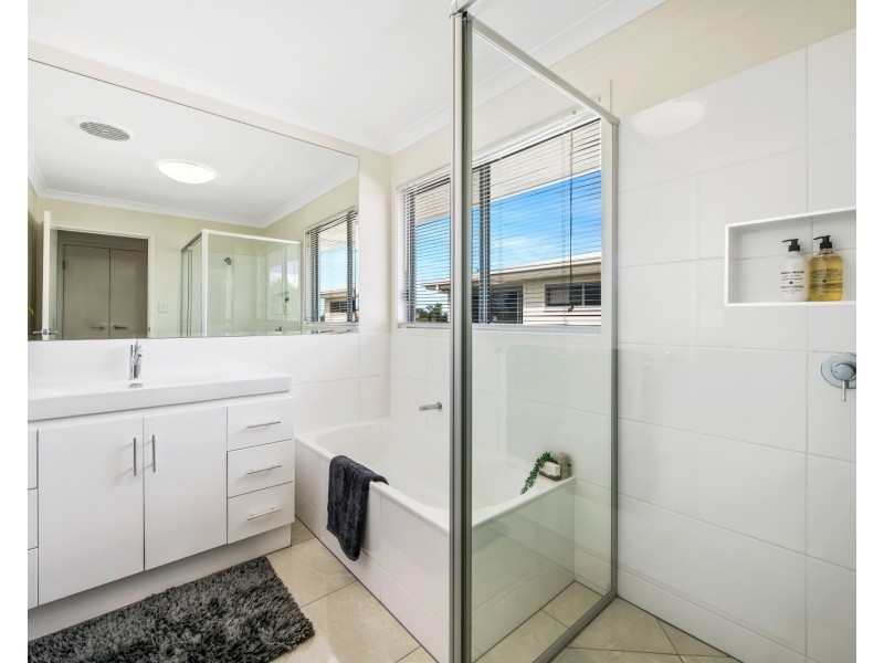 3 Tomkins Esplanade, Birtinya QLD 4575