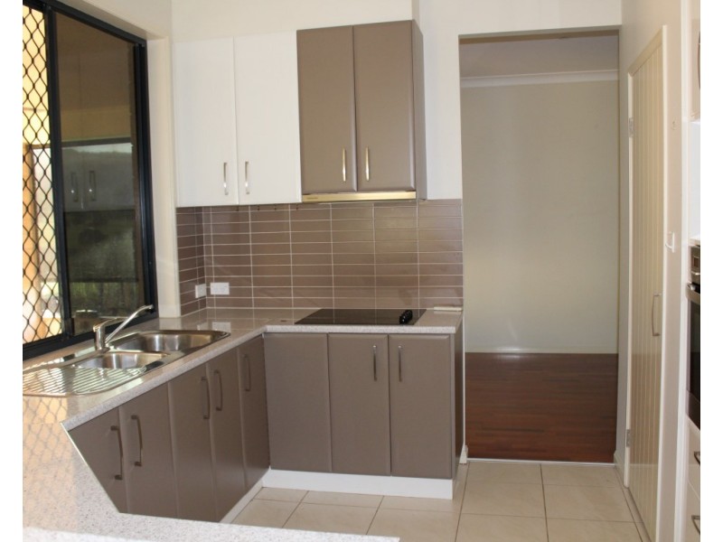 29 Maddock Ave, Mooloolah Valley QLD 4553