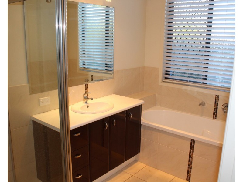 29 Maddock Ave, Mooloolah Valley QLD 4553