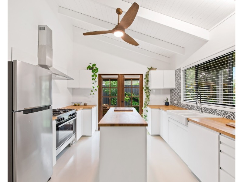 8 Karawatha Drive, Mountain Creek QLD 4557