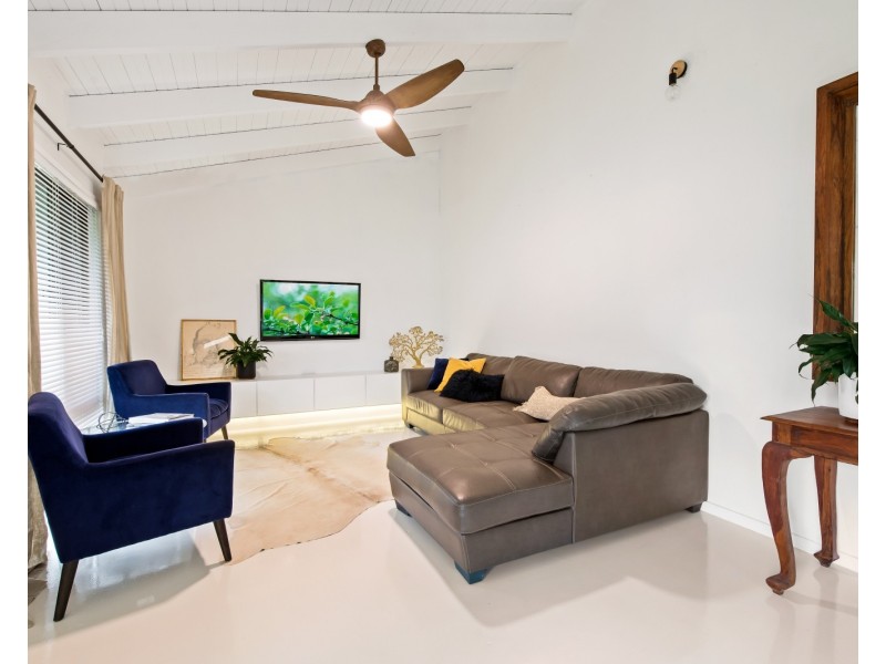 8 Karawatha Drive, Mountain Creek QLD 4557