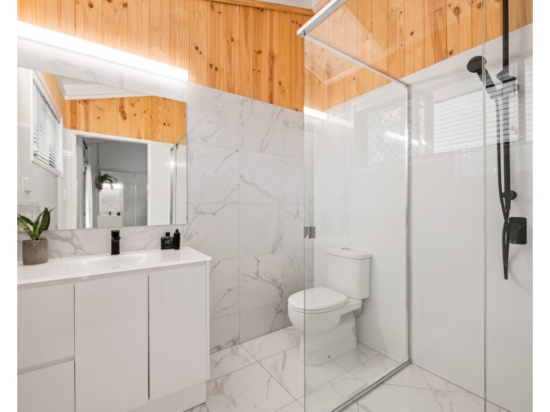 8 Karawatha Drive, Mountain Creek QLD 4557