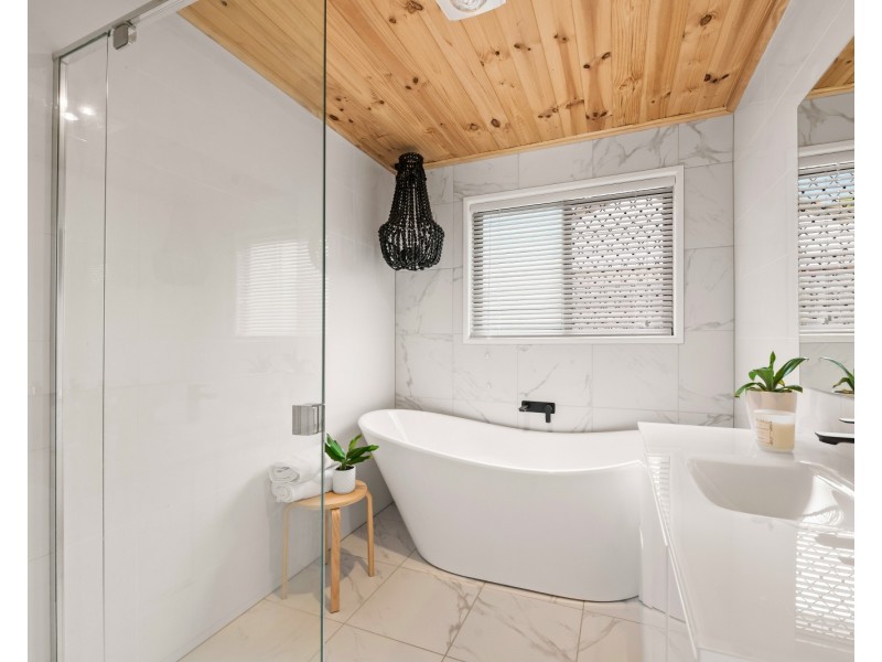 8 Karawatha Drive, Mountain Creek QLD 4557