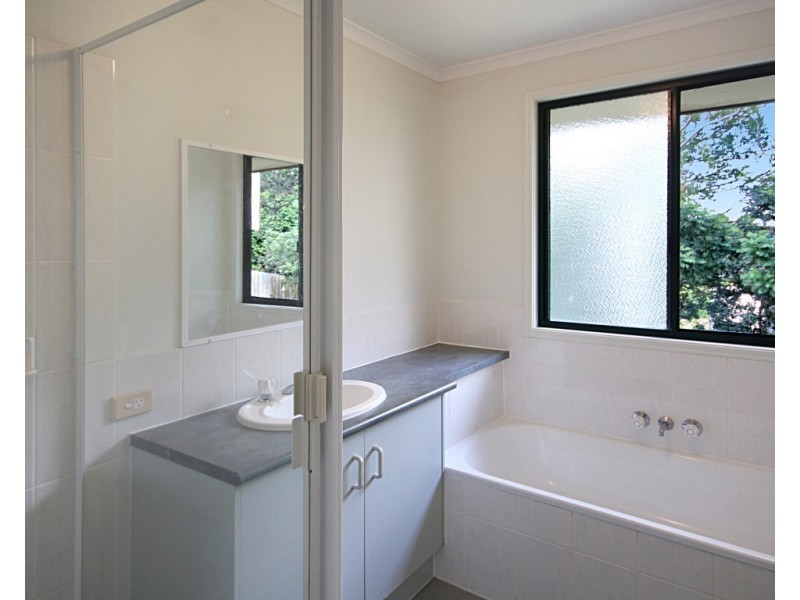 12 Sapphire Drive, Nambour QLD 4560