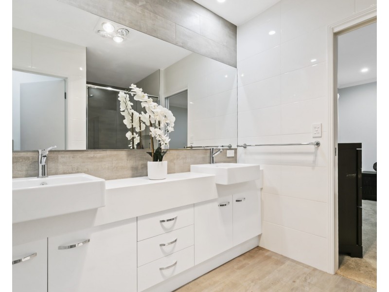 35-37 Lachlan Crescent, Beerwah QLD 4519