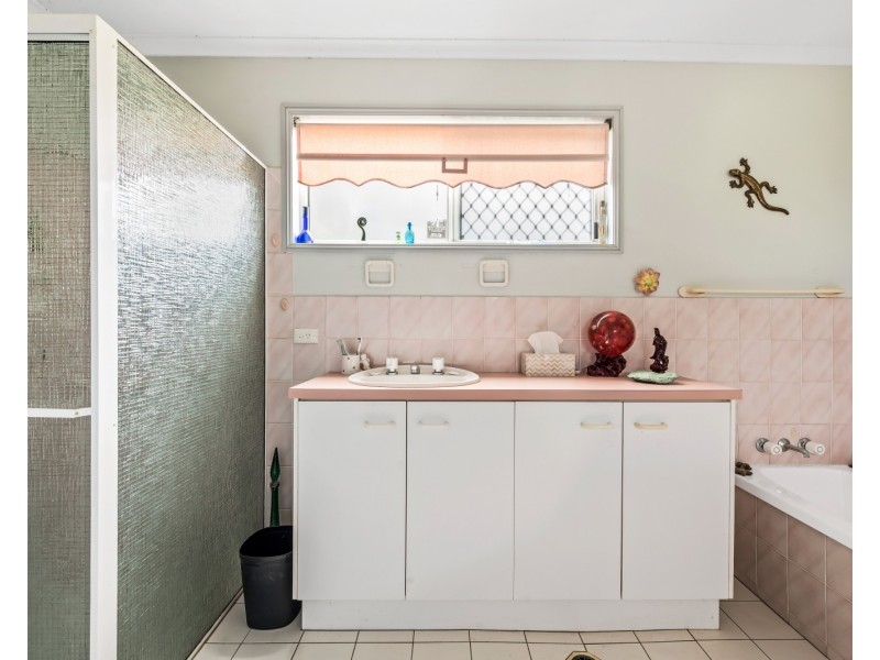 1/73  Yakola Parade, Alexandra Headland QLD 4572