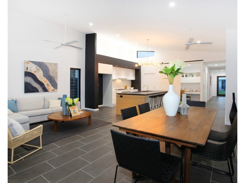 8 Lychee Place, Palmview QLD 4553