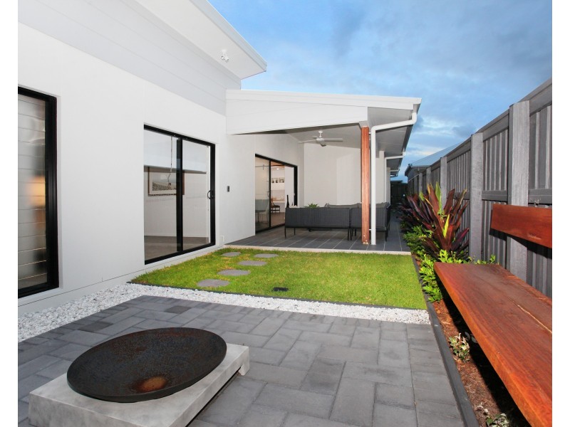 8 Lychee Place, Palmview QLD 4553