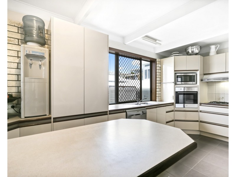 25 Victor Street, Alexandra Headland QLD 4572