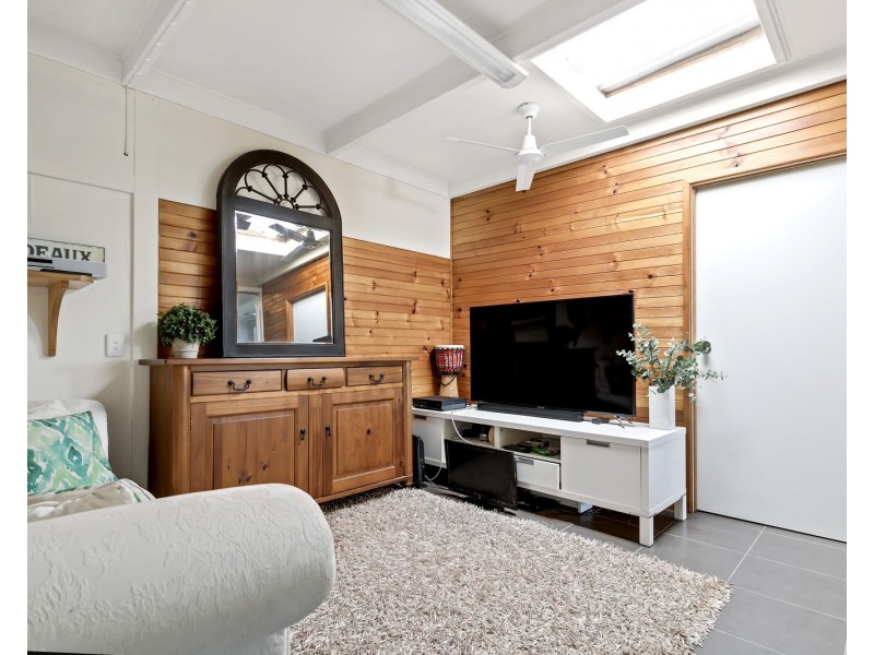 25 Victor Street, Alexandra Headland QLD 4572