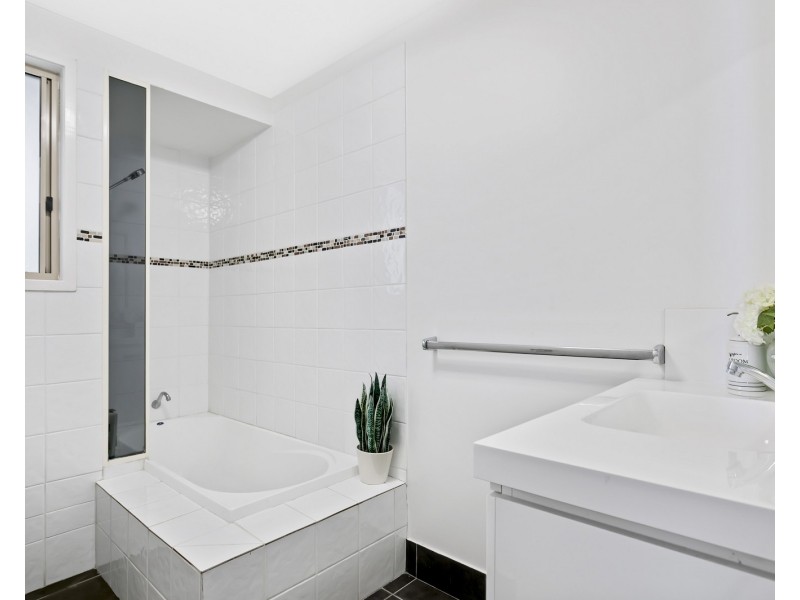 25 Victor Street, Alexandra Headland QLD 4572