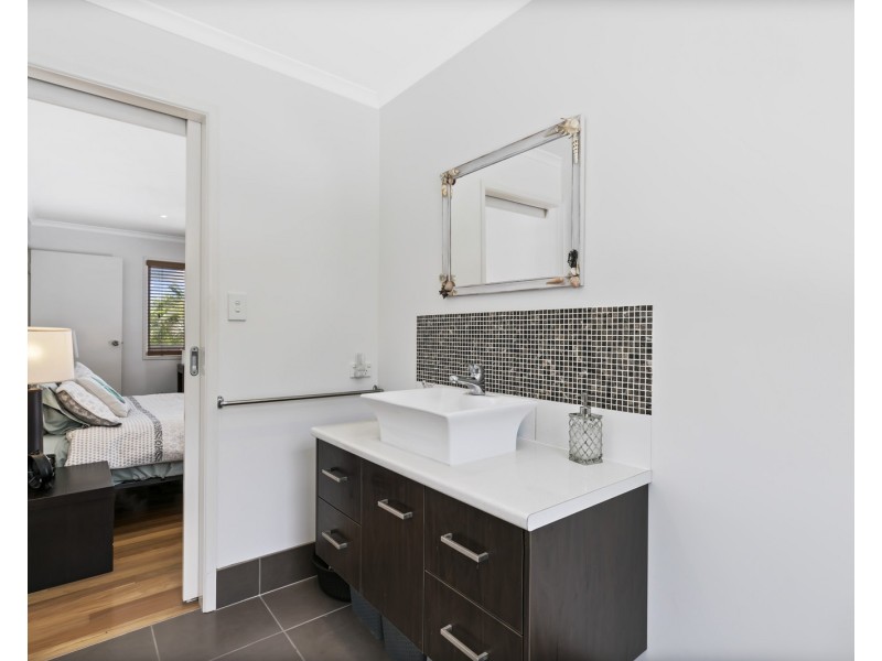 25 Victor Street, Alexandra Headland QLD 4572