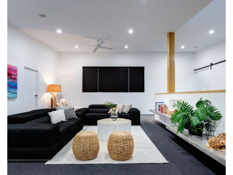 33 Blue Fin Circuit, Mountain Creek QLD 4557