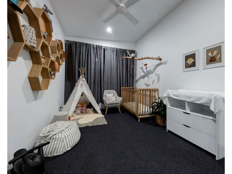 33 Blue Fin Circuit, Mountain Creek QLD 4557