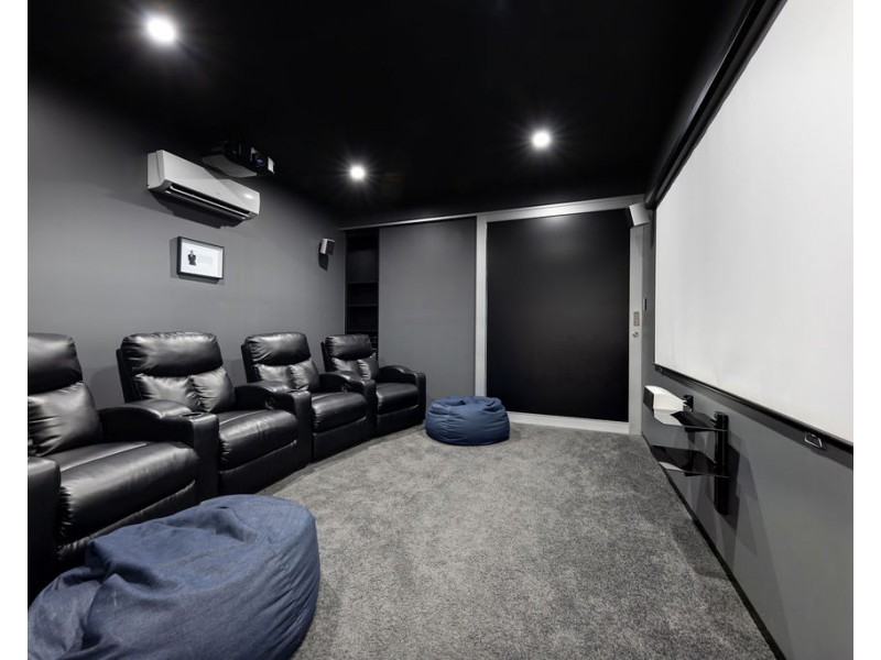 33 Blue Fin Circuit, Mountain Creek QLD 4557