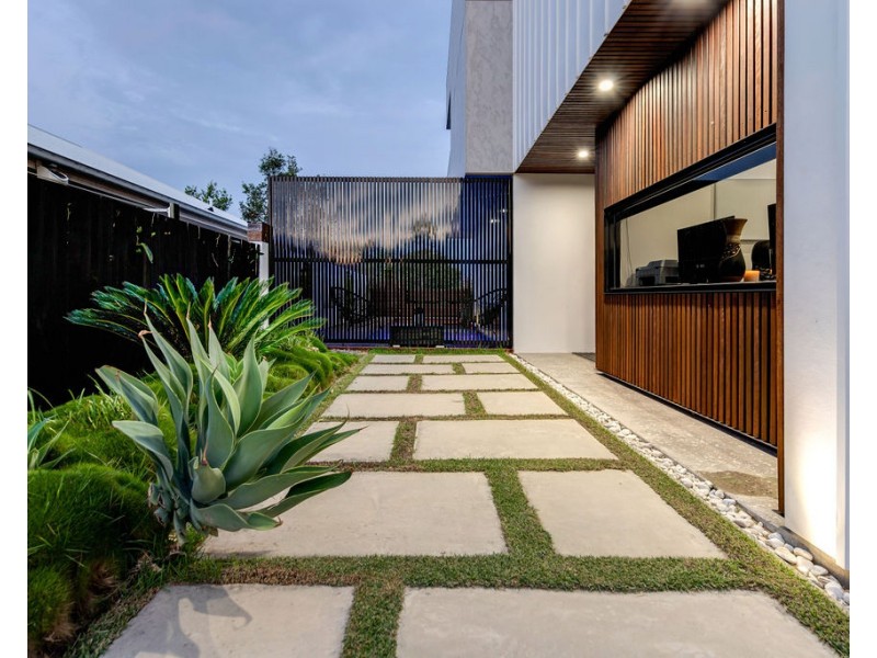 33 Blue Fin Circuit, Mountain Creek QLD 4557