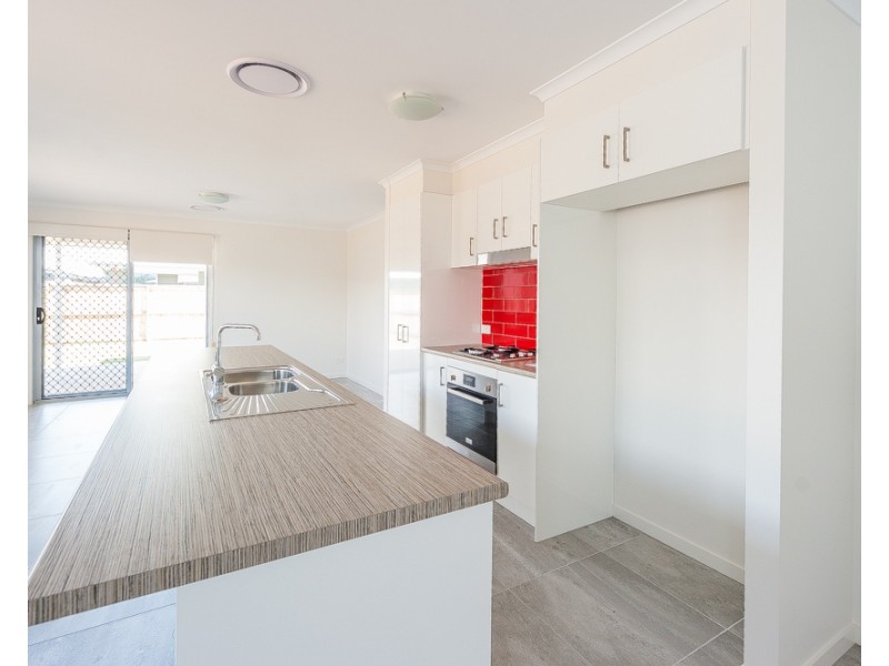 27 Shaw St, Meridan Plains QLD 4551