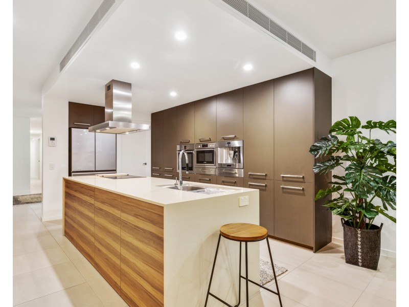 2/175 Bradman Avenue, Maroochydore QLD 4558
