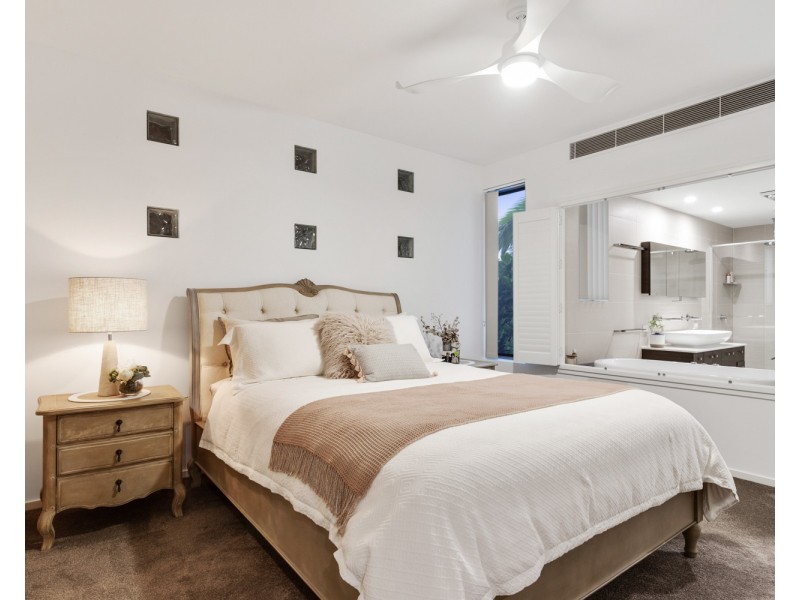 2/175 Bradman Avenue, Maroochydore QLD 4558