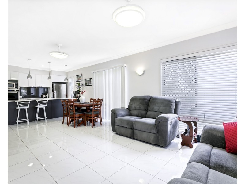 16 Promontory Street, Birtinya QLD 4575