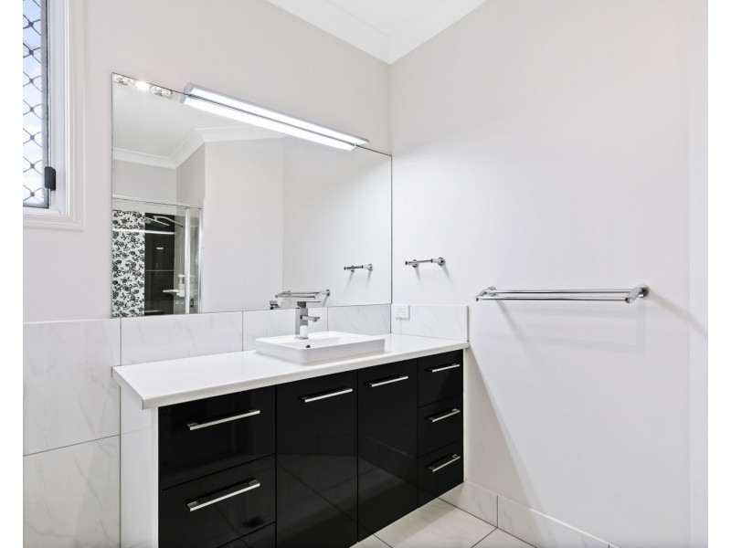 16 Promontory Street, Birtinya QLD 4575